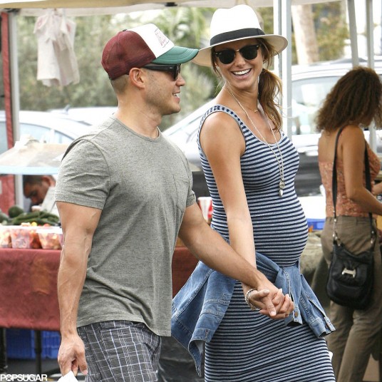 Pregnant-Stacy-Keibler-Farmers-Market-2014-Pictures
