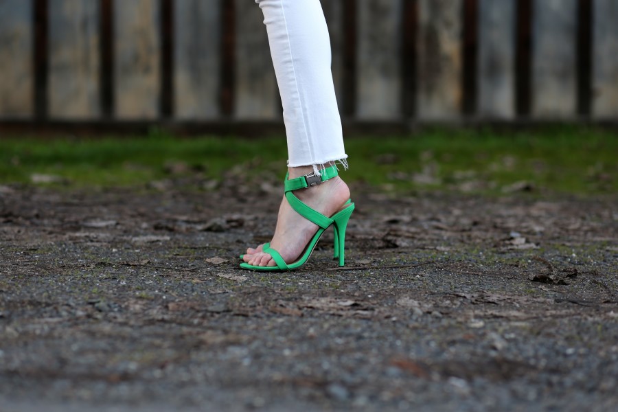 Trench + Green Heels 7a